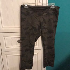 Lululemon camouflage exercise pants!!! Size 8